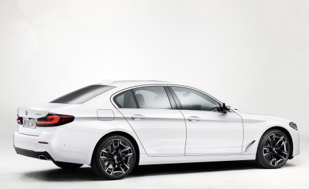 2021 BMW 540i Rear Three-Quarter Wallpapers 450x275 (12)