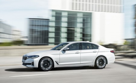 2021 BMW 540i Side Wallpapers 450x275 (6)