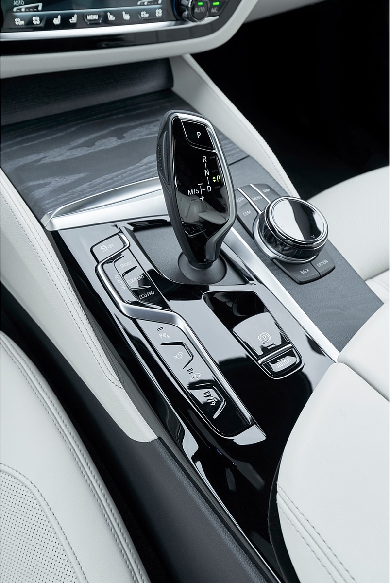2021 BMW 6 Series Gran Turismo Central Console Wallpapers  #57 of 102