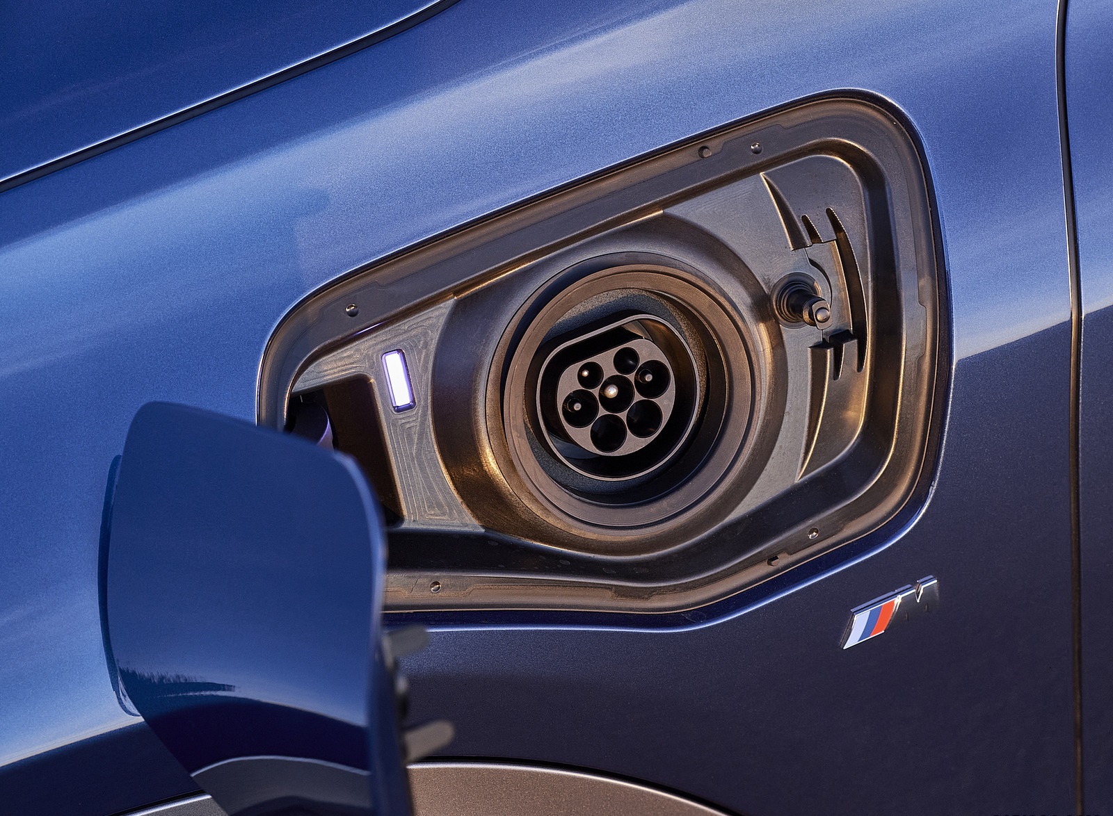 2021 BMW X2 xDrive25e Plug-In Hybrid Charging Port Wallpapers #39 of 54