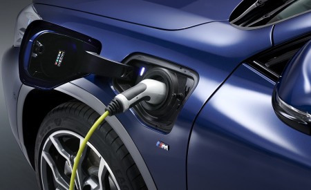 2021 BMW X2 xDrive25e Plug-In Hybrid Charging Wallpapers  450x275 (36)