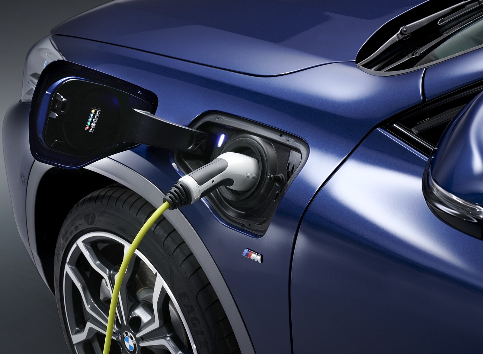 2021 BMW X2 xDrive25e Plug-In Hybrid Charging Wallpapers  #36 of 54