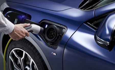 2021 BMW X2 xDrive25e Plug-In Hybrid Charging Wallpapers 450x275 (35)