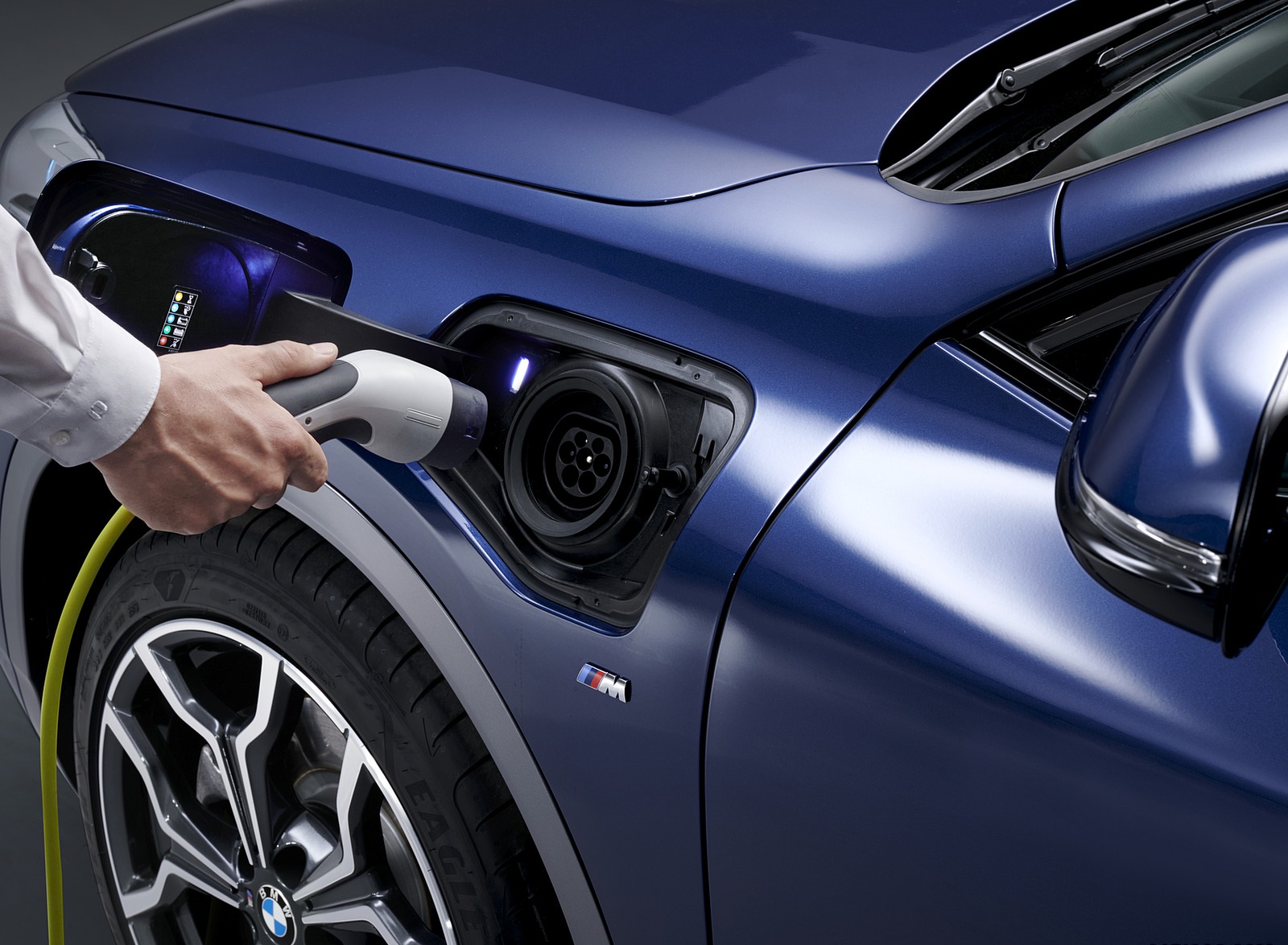 2021 BMW X2 xDrive25e Plug-In Hybrid Charging Wallpapers #35 of 54