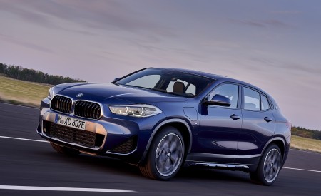 2021 BMW X2 xDrive25e Plug-In Hybrid Front Three-Quarter Wallpapers 450x275 (13)