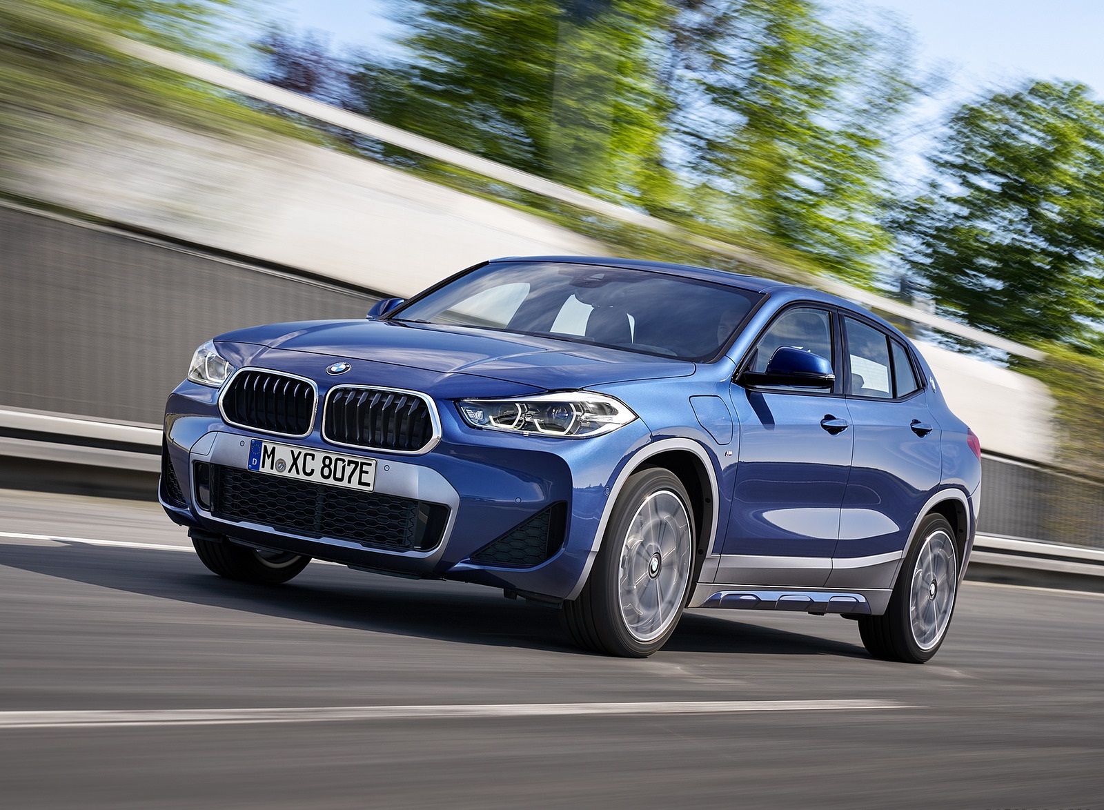 2021 BMW X2 xDrive25e Plug-In Hybrid Front Three-Quarter Wallpapers (1)