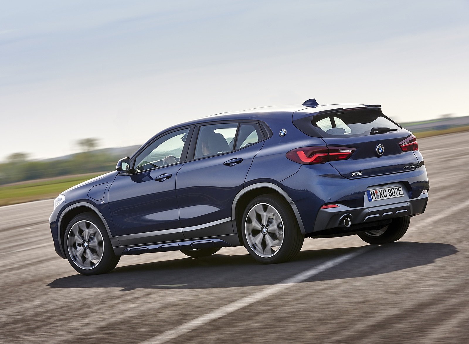 2021 BMW X2 xDrive25e Plug-In Hybrid Rear Three-Quarter Wallpapers #10 of 54