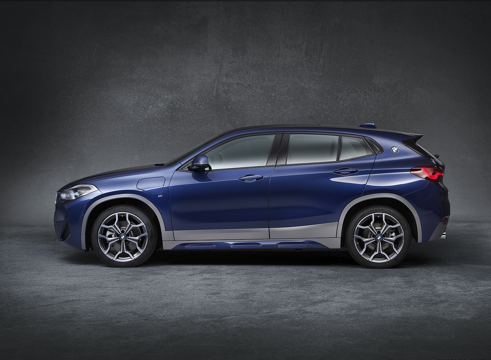 2021 BMW X2 xDrive25e Plug-In Hybrid Side Wallpapers #33 of 54