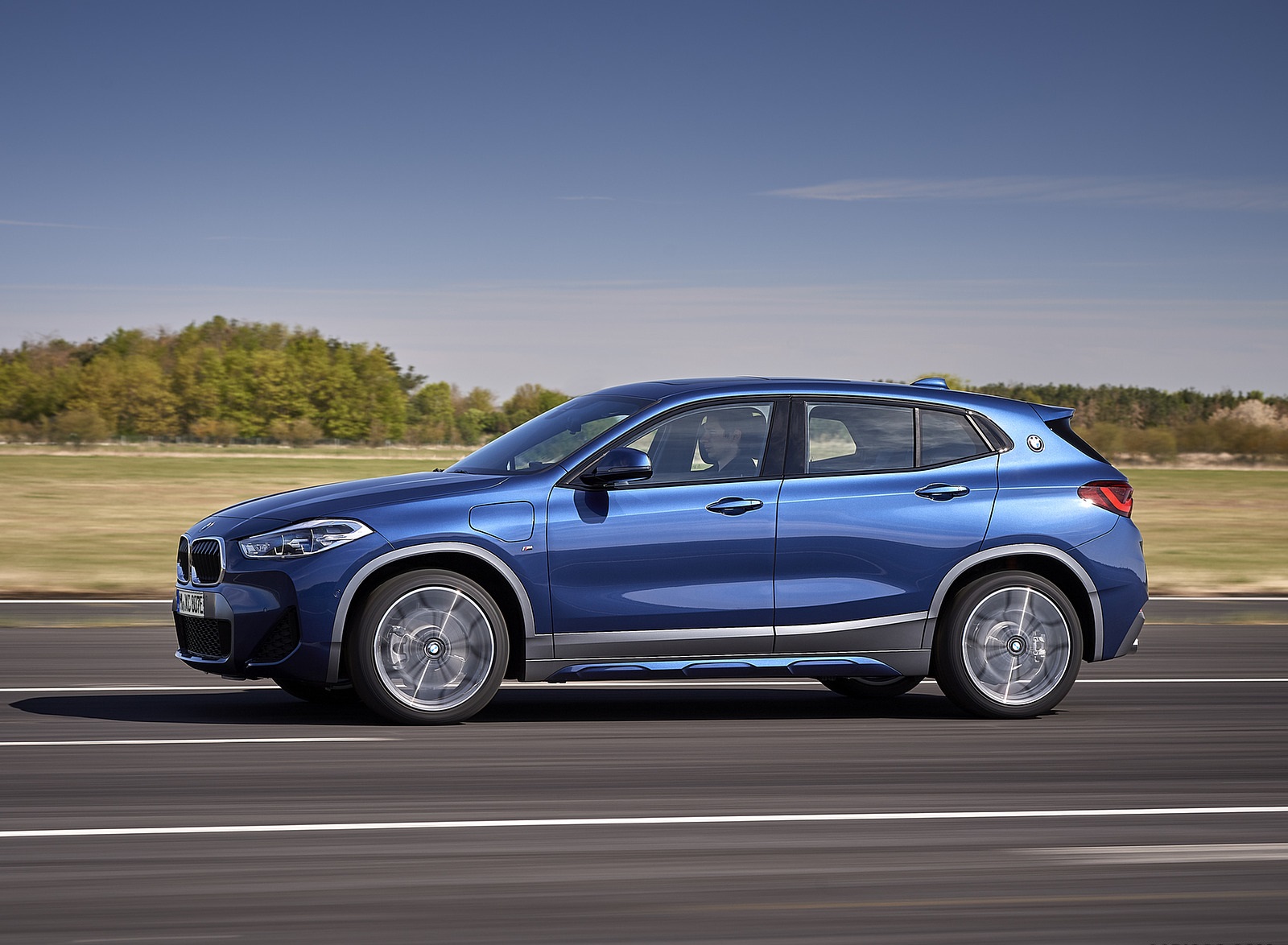 2021 BMW X2 xDrive25e Plug-In Hybrid Side Wallpapers #12 of 54