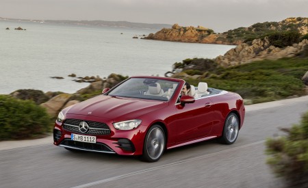 2021 Mercedes-Benz E 450 4MATIC Cabriolet AMG Line (Color: Designo Hyacinth Red Metallic) Front Three-Quarter Wallpapers 450x275 (30)