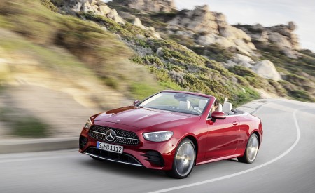 2021 Mercedes-Benz E 450 4MATIC Cabriolet AMG Line (Color: Designo Hyacinth Red Metallic) Front Three-Quarter Wallpapers 450x275 (40)
