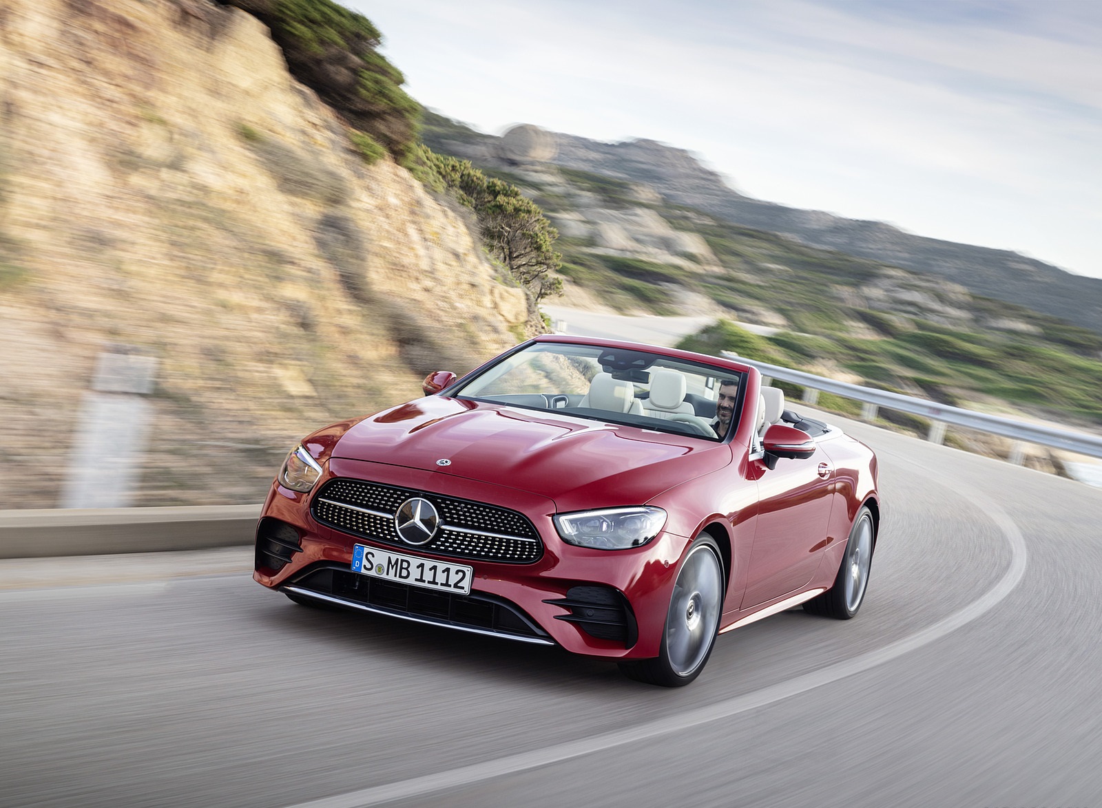 2021 Mercedes-Benz E 450 4MATIC Cabriolet AMG Line (Color: Designo Hyacinth Red Metallic) Front Wallpapers #42 of 55