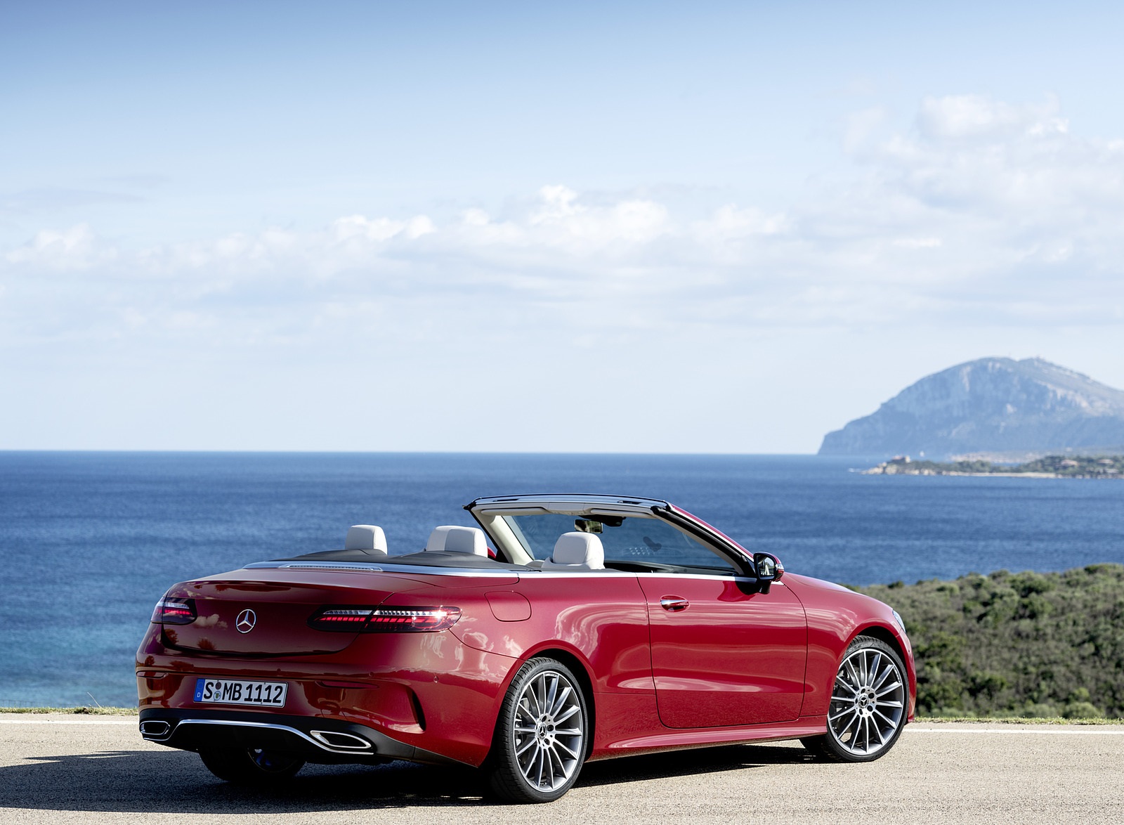 2021 Mercedes-Benz E 450 4MATIC Cabriolet AMG Line (Color: Designo Hyacinth Red Metallic) Rear Three-Quarter Wallpapers #48 of 55