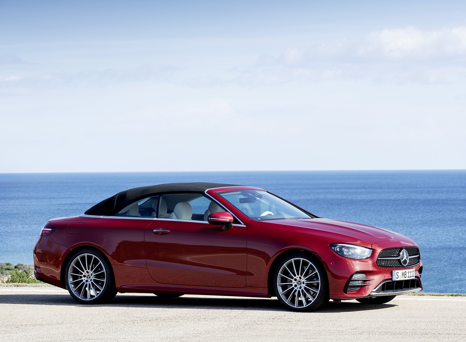 2021 Mercedes-Benz E 450 4MATIC Cabriolet AMG Line (Color: Designo Hyacinth Red Metallic) Side Wallpapers #50 of 55