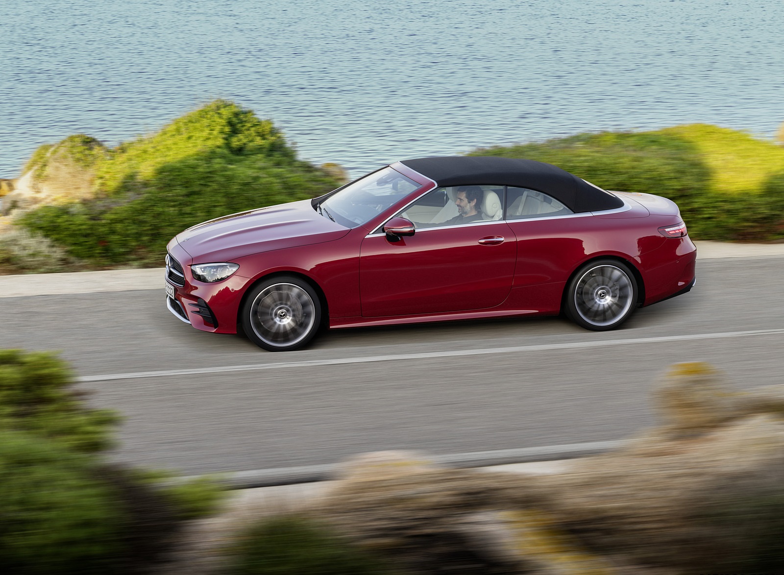 2021 Mercedes-Benz E 450 4MATIC Cabriolet AMG Line (Color: Designo Hyacinth Red Metallic) Side Wallpapers #37 of 55