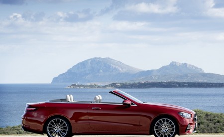 2021 Mercedes-Benz E 450 4MATIC Cabriolet AMG Line (Color: Designo Hyacinth Red Metallic) Side Wallpapers 450x275 (52)