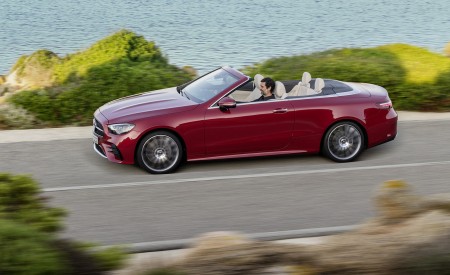 2021 Mercedes-Benz E 450 4MATIC Cabriolet AMG Line (Color: Designo Hyacinth Red Metallic) Side Wallpapers 450x275 (39)