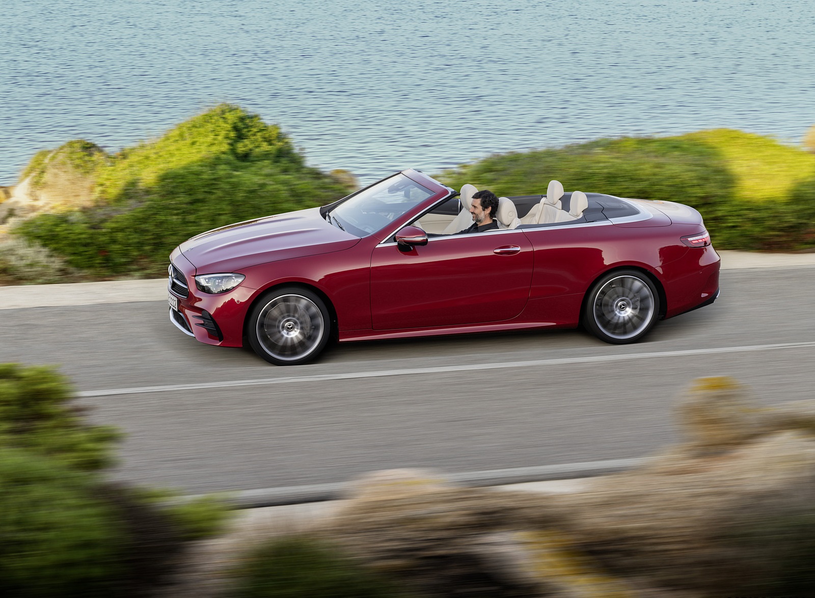 2021 Mercedes-Benz E 450 4MATIC Cabriolet AMG Line (Color: Designo Hyacinth Red Metallic) Side Wallpapers #39 of 55