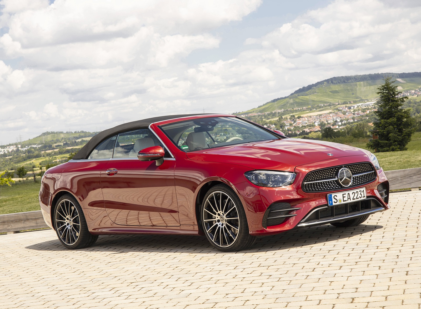 2021 Mercedes-Benz E 450 4MATIC Cabriolet (Color: Patagonia Red) Front Three-Quarter Wallpapers (6)