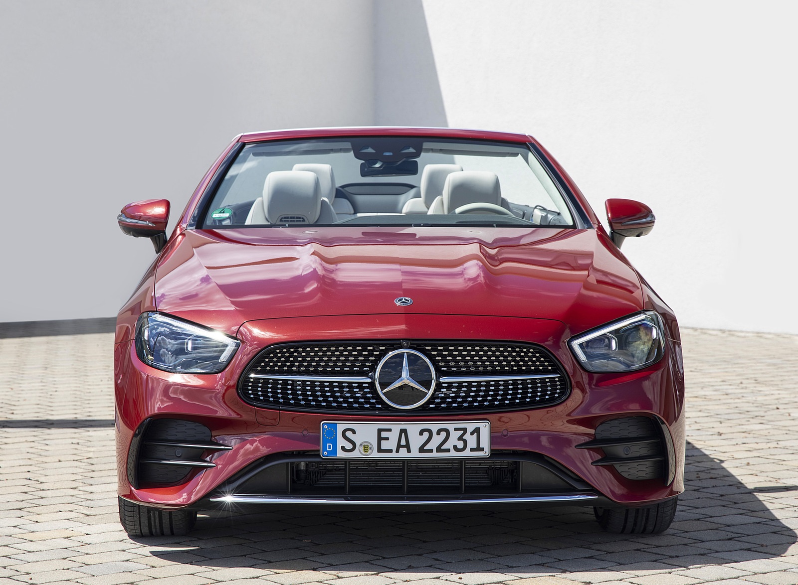 2021 Mercedes-Benz E 450 4MATIC Cabriolet (Color: Patagonia Red) Front Wallpapers #8 of 55