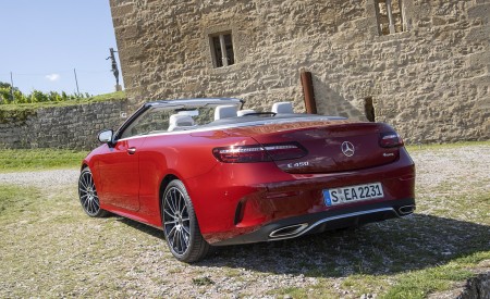 2021 Mercedes-Benz E 450 4MATIC Cabriolet (Color: Patagonia Red) Rear Three-Quarter Wallpapers 450x275 (10)