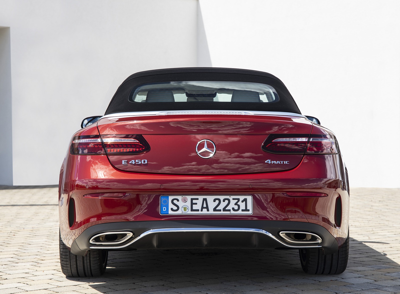 2021 Mercedes-Benz E 450 4MATIC Cabriolet (Color: Patagonia Red) Rear Wallpapers #12 of 55