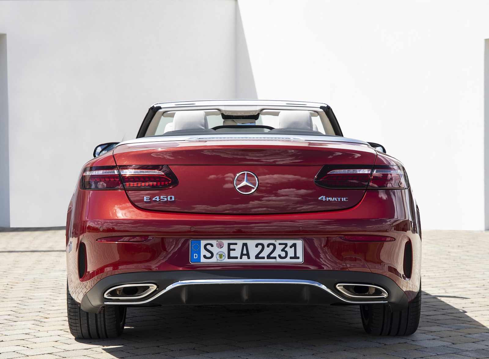 2021 Mercedes-Benz E 450 4MATIC Cabriolet (Color: Patagonia Red) Rear Wallpapers #13 of 55