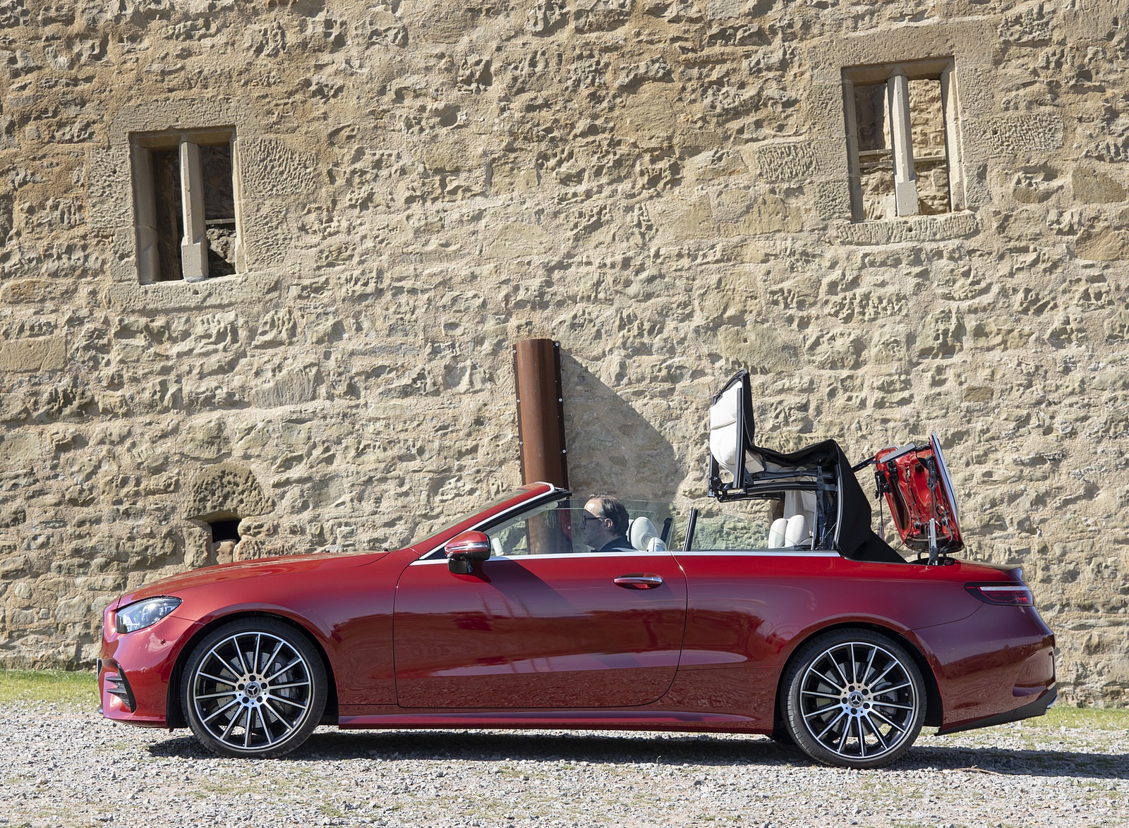 2021 Mercedes-Benz E 450 4MATIC Cabriolet (Color: Patagonia Red) Side Wallpapers #14 of 55