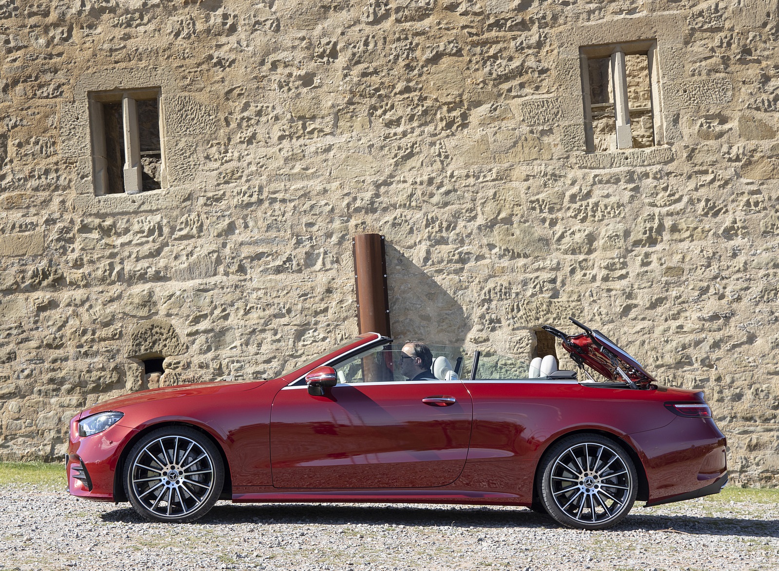 2021 Mercedes-Benz E 450 4MATIC Cabriolet (Color: Patagonia Red) Side Wallpapers #16 of 55