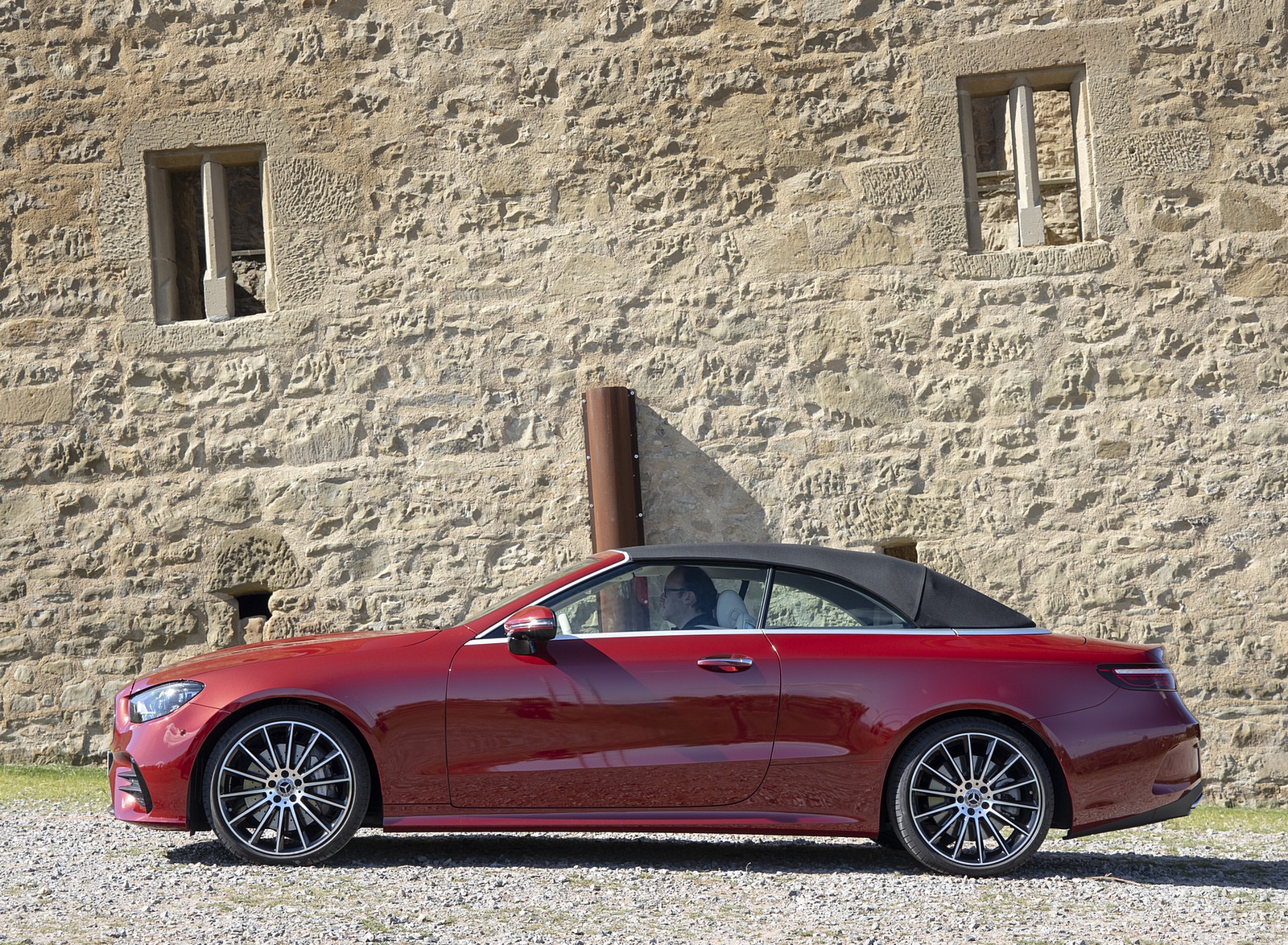 2021 Mercedes-Benz E 450 4MATIC Cabriolet (Color: Patagonia Red) Side Wallpapers #17 of 55