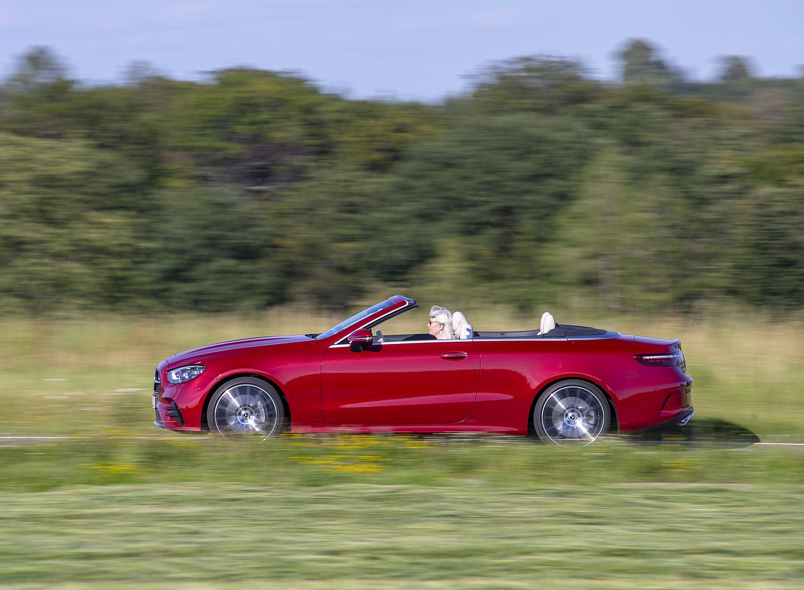 2021 Mercedes-Benz E 450 4MATIC Cabriolet (Color: Patagonia Red) Side Wallpapers #4 of 55