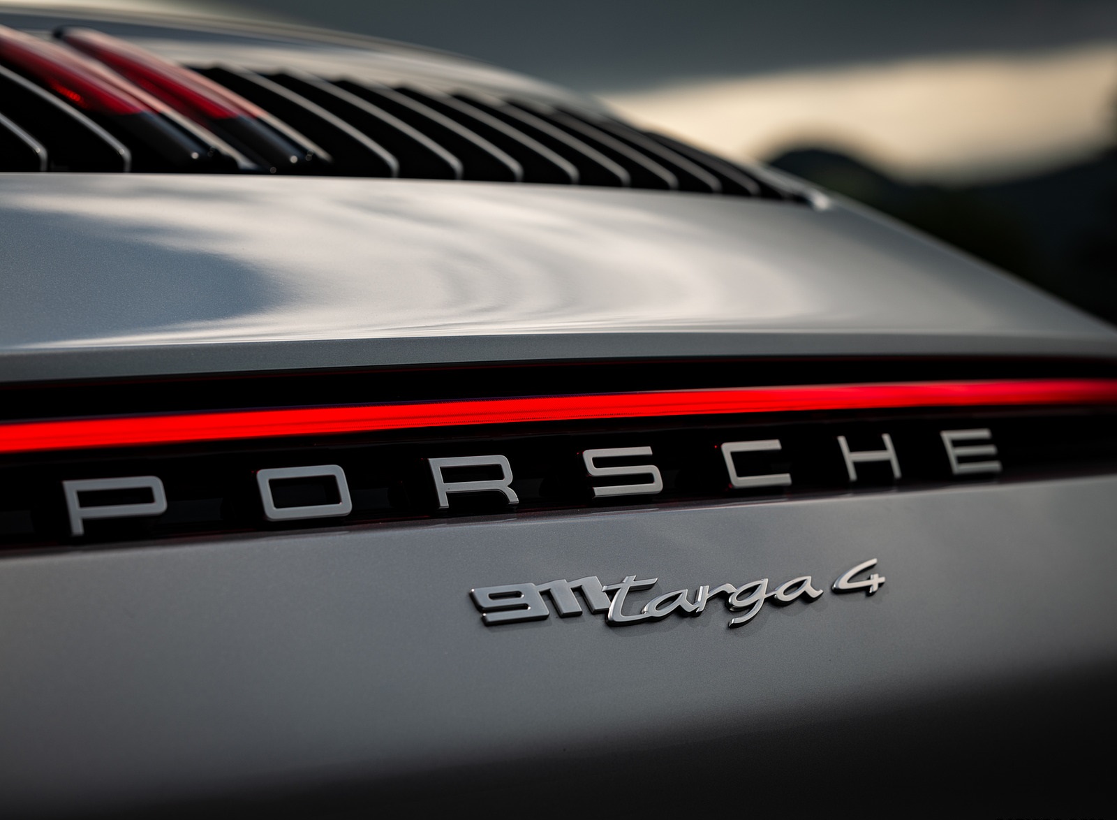2021 Porsche 911 Targa 4 (Color: Dolomite Silver Metallic) Badge Wallpapers #110 of 126