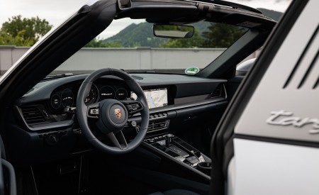 2021 Porsche 911 Targa 4 (Color: Dolomite Silver Metallic) Interior Wallpapers 450x275 (113)
