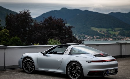 2021 Porsche 911 Targa 4 (Color: Dolomite Silver Metallic) Rear Three-Quarter Wallpapers 450x275 (87)