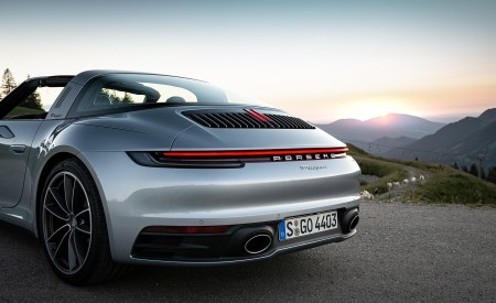 2021 Porsche 911 Targa 4 (Color: Dolomite Silver Metallic) Tail Light Wallpapers 450x275 (103)