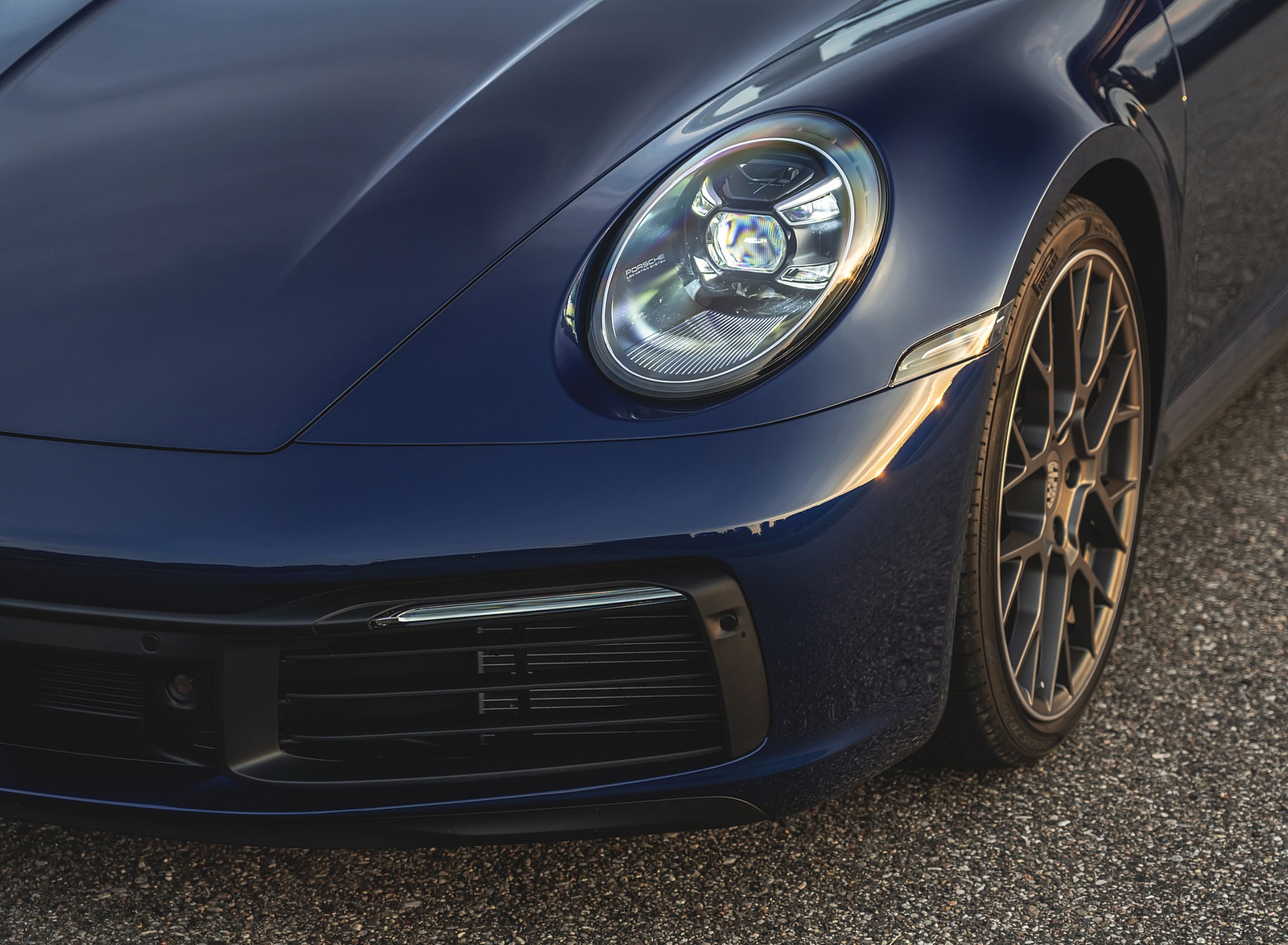 2021 Porsche 911 Targa 4 (Color: Gentian Blue) Headlight Wallpapers #43 of 126