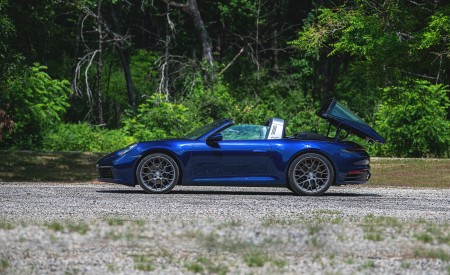 2021 Porsche 911 Targa 4 (Color: Gentian Blue) Side Wallpapers 450x275 (31)