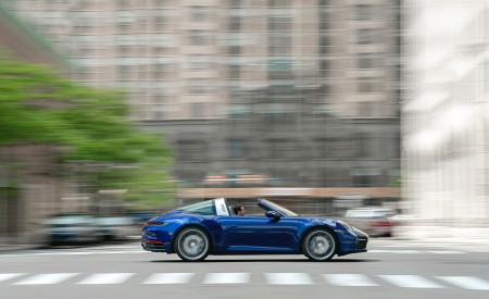 2021 Porsche 911 Targa 4 (Color: Gentian Blue) Side Wallpapers 450x275 (22)