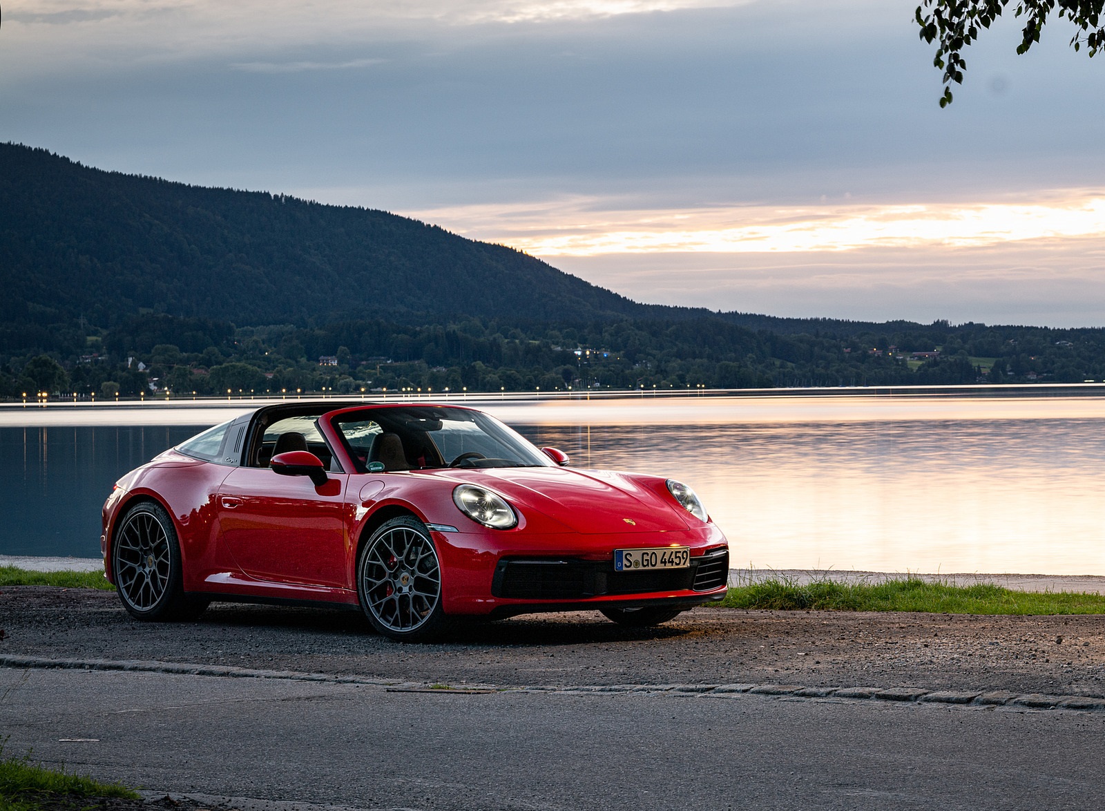 2021 Porsche 911 Targa 4S (Color: Guards Red) Front Three-Quarter Wallpapers #107 of 138