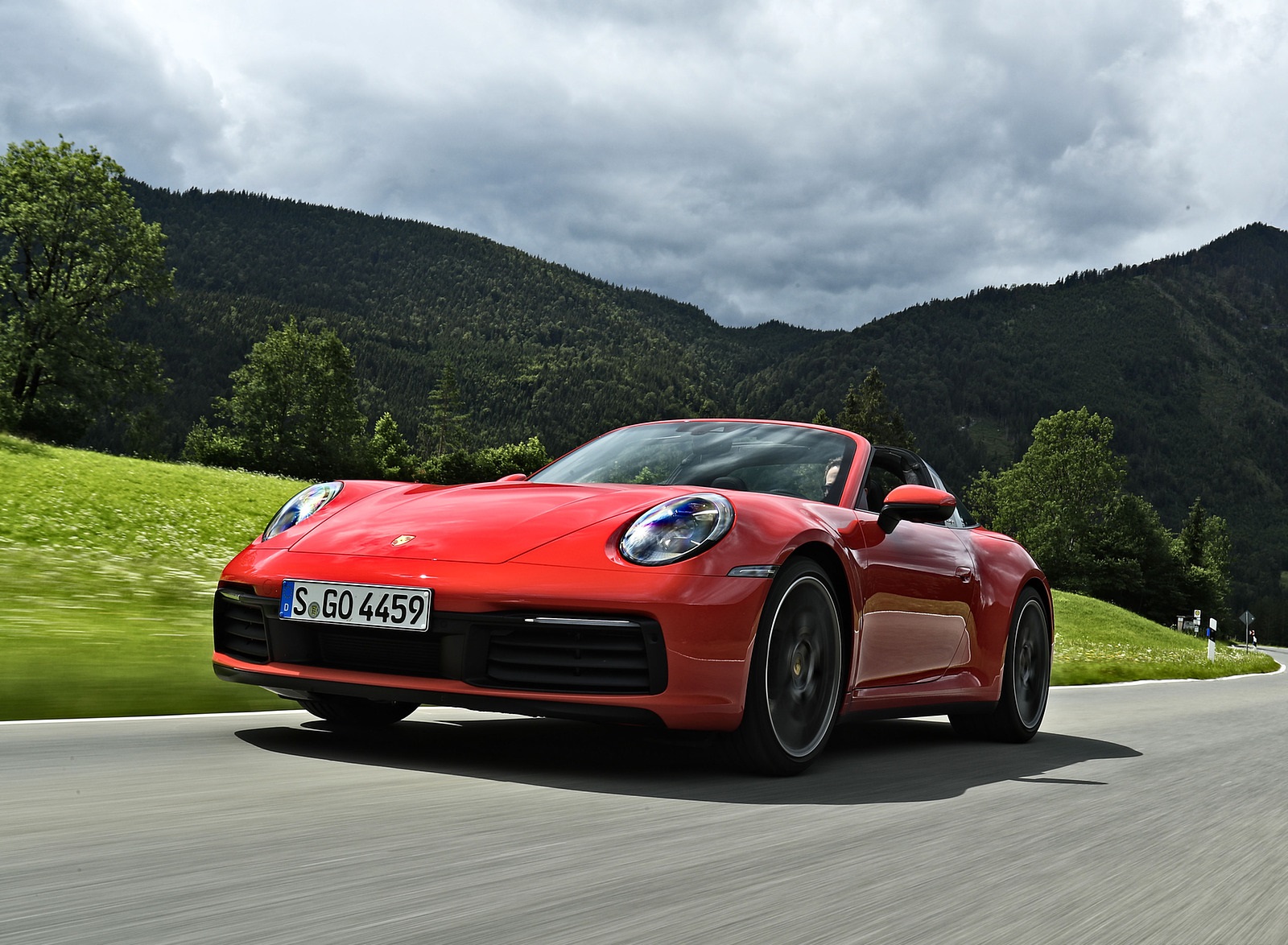 2021 Porsche 911 Targa 4S (Color: Guards Red) Front Three-Quarter Wallpapers #92 of 138