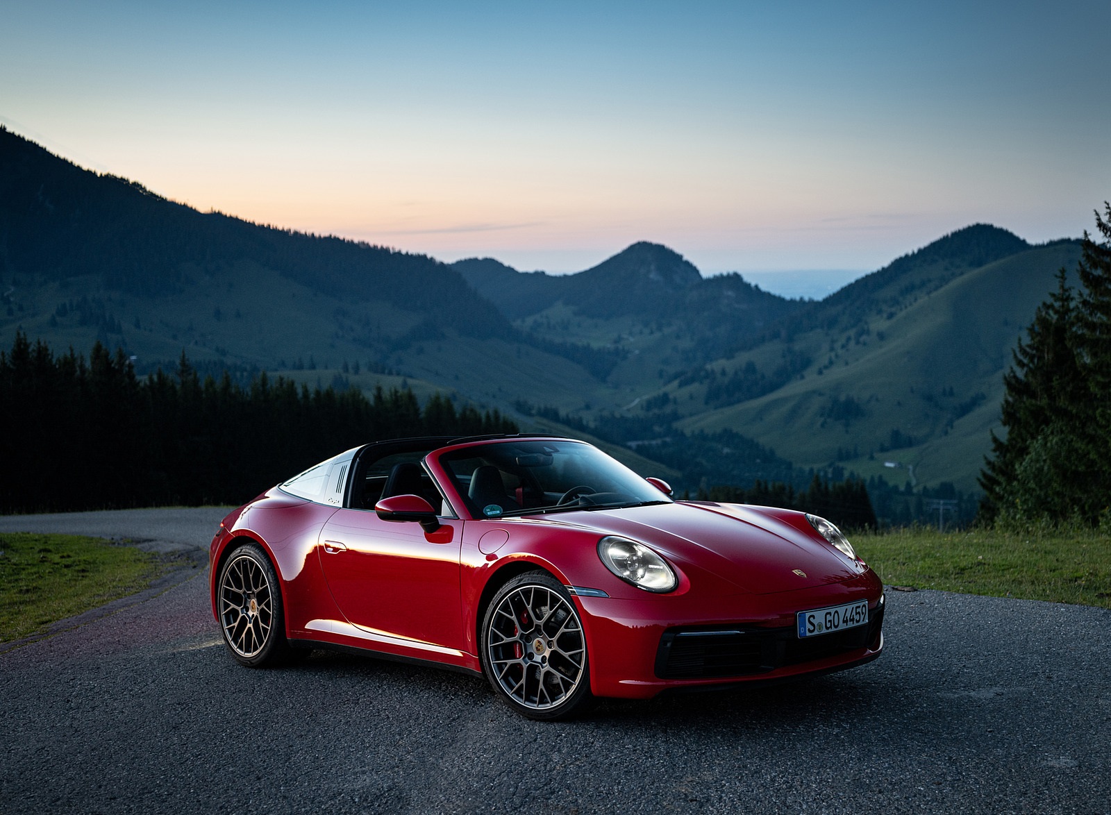 2021 Porsche 911 Targa 4S (Color: Guards Red) Front Three-Quarter Wallpapers #108 of 138