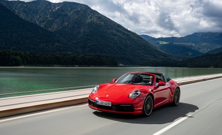 2021 Porsche 911 Targa 4S (Color: Guards Red) Front Three-Quarter Wallpapers 450x275 (87)