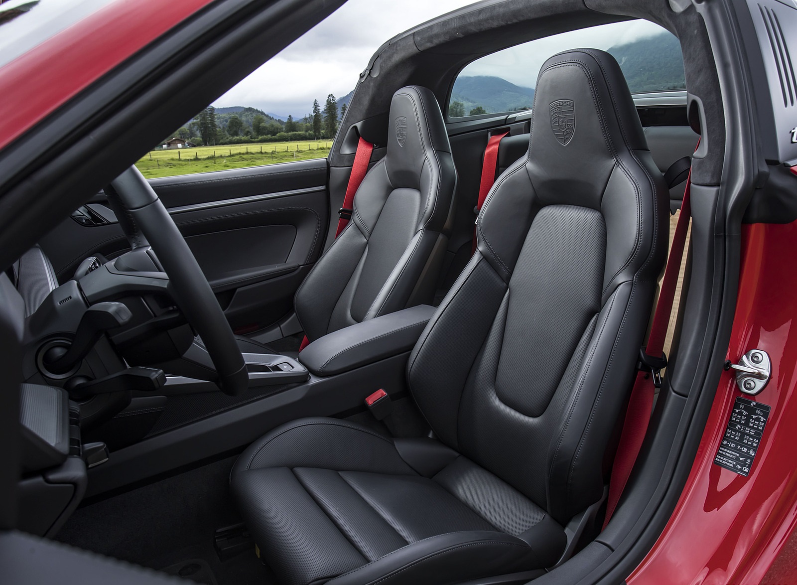 2021 Porsche 911 Targa 4S (Color: Guards Red) Interior Seats Wallpapers #125 of 138
