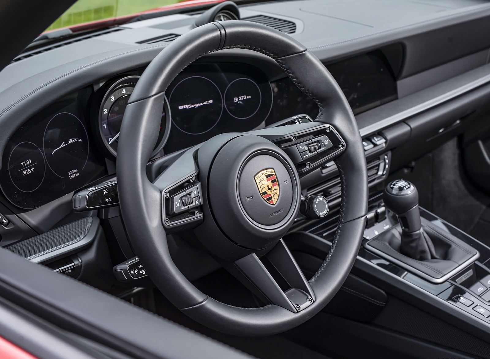 2021 Porsche 911 Targa 4S (Color: Guards Red) Interior Steering Wheel Wallpapers #123 of 138