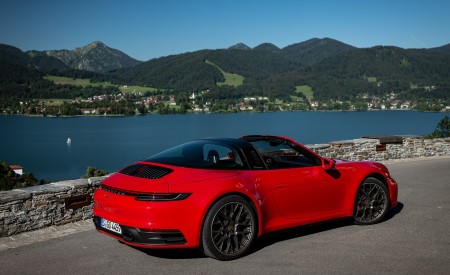2021 Porsche 911 Targa 4S (Color: Guards Red) Rear Three-Quarter Wallpapers 450x275 (110)