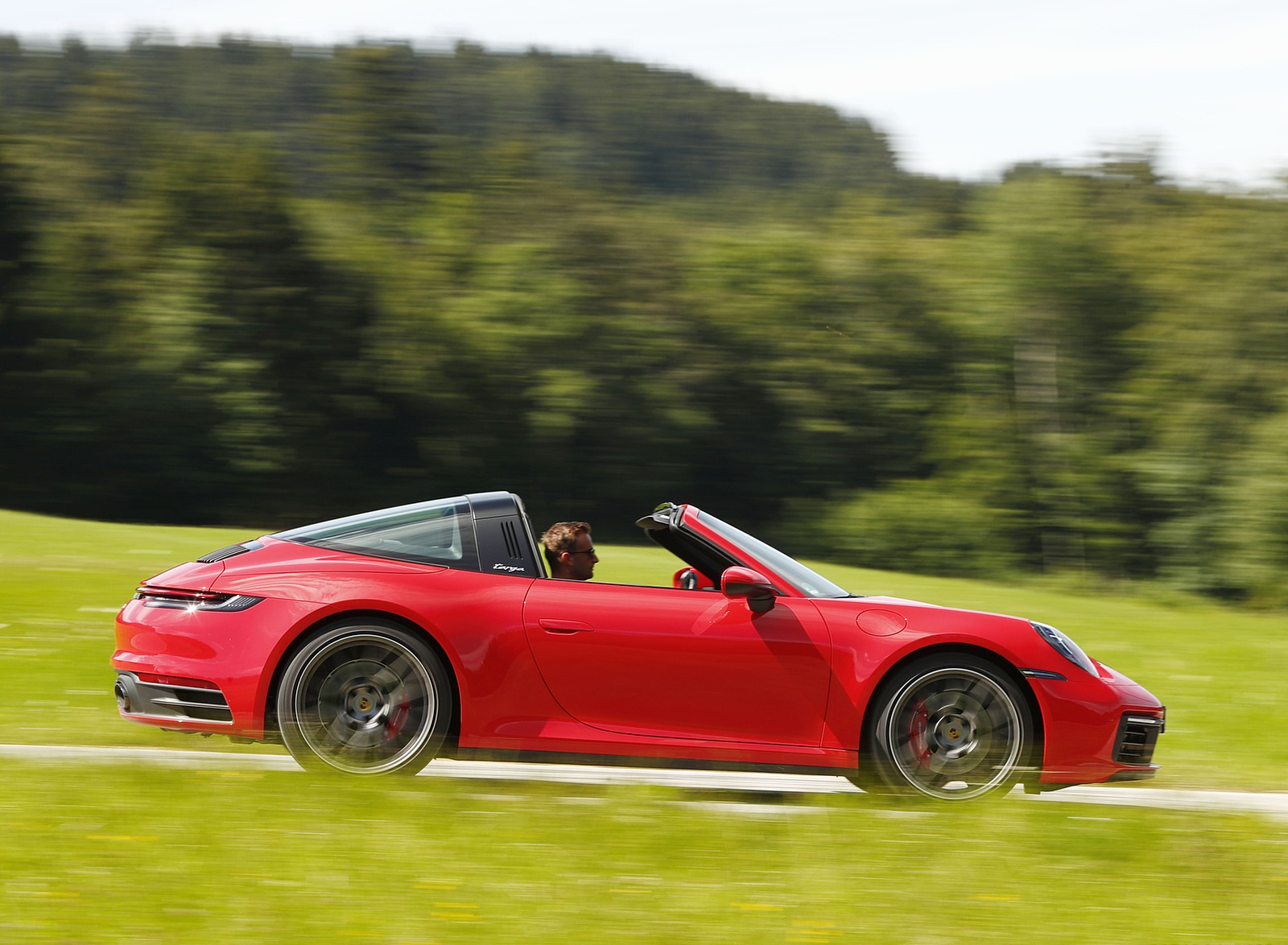 2021 Porsche 911 Targa 4S (Color: Guards Red) Side Wallpapers #98 of 138