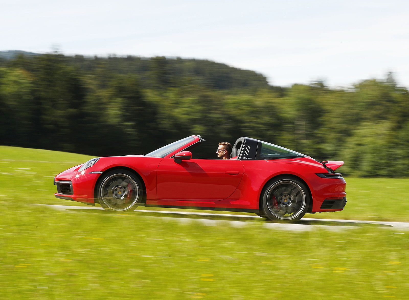 2021 Porsche 911 Targa 4S (Color: Guards Red) Side Wallpapers #101 of 138