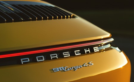2021 Porsche 911 Targa 4S (Color: Racing Yellow) Detail Wallpapers 450x275 (54)