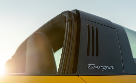 2021 Porsche 911 Targa 4S (Color: Racing Yellow) Detail Wallpapers 450x275 (40)