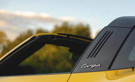 2021 Porsche 911 Targa 4S (Color: Racing Yellow) Detail Wallpapers 450x275 (41)